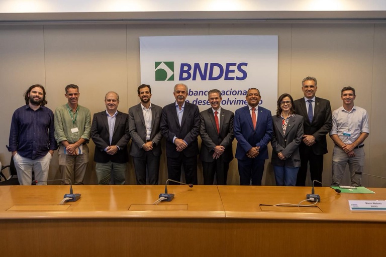 Ministro André de Paula discute financiamento agrícola e ampliação do crédito em reunião com o BNDES
