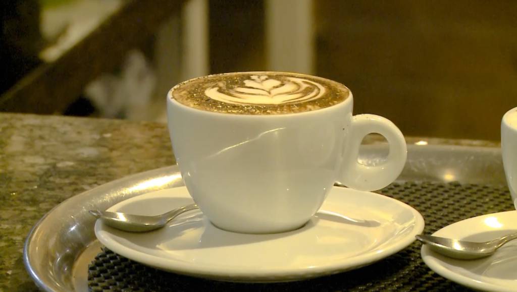 Consumo de café no varejo sobe 4,65% e preço ao consumidor recua, mostra Abic