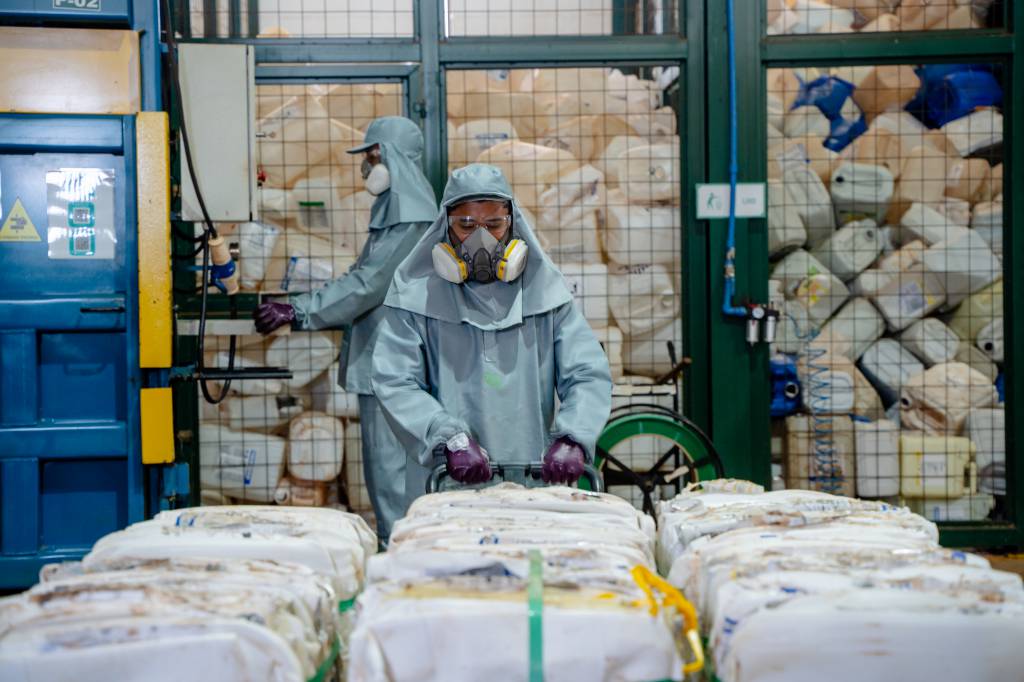 Brasil bate recorde histórico e atinge 900mil toneladas de embalagens vazias de defensivos agrícolas destinadas corretamente