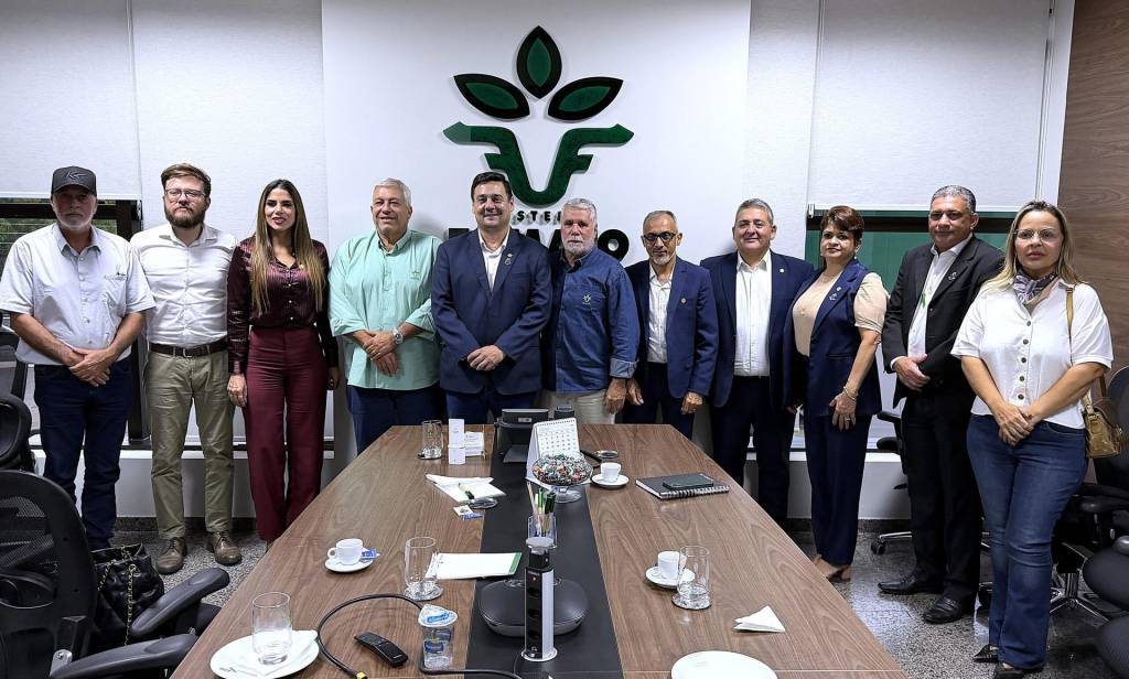 Famato recebe senador do Paraguai para discutir intercâmbio, logística e representatividade do agro