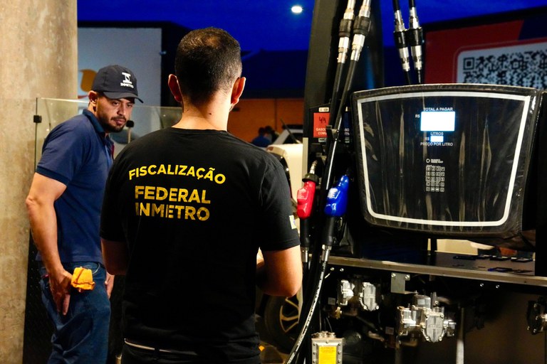Em dois dias, ação do Inmetro e da ANP já detectou 362 irregularidades em postos de combustíveis de oito estados e do DF