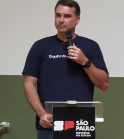 Na Agrishow, Flávio Bolsonaro diz que agro é tratado pelo governo 'como lixo'