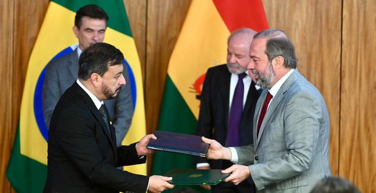 Brasil e Bolívia assinam acordo de interconexão elétrica, com intercâmbio durante emergências
