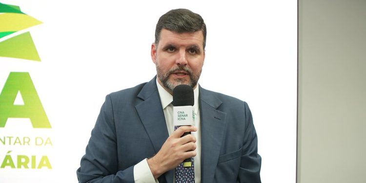 Projeto que barra compra pública de leite importado pode avançar na Câmara