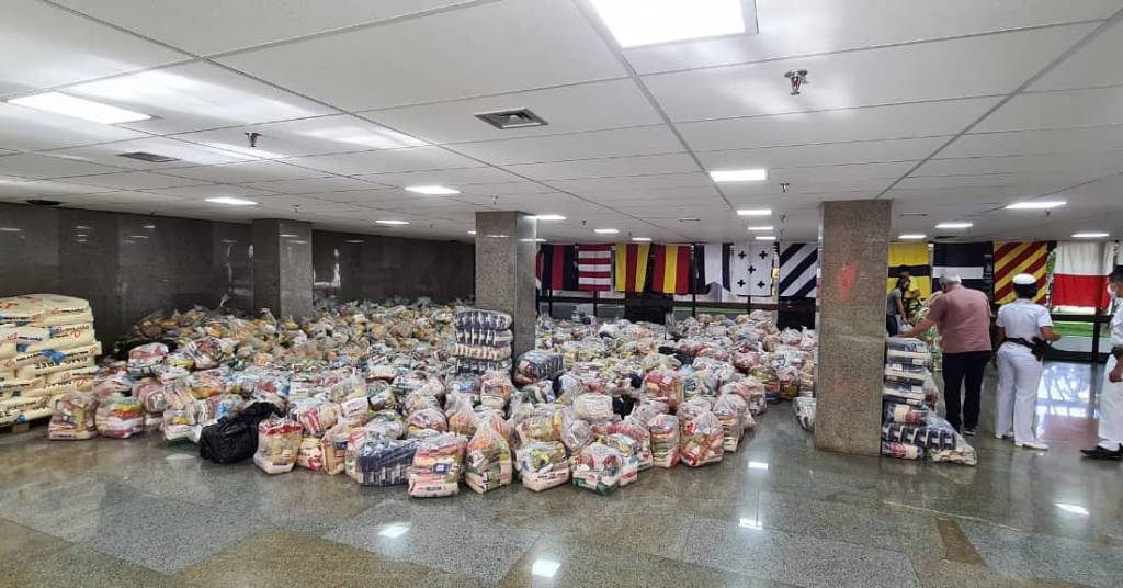 Produtores participam de ato pró-Bolsonaro e doam alimentos