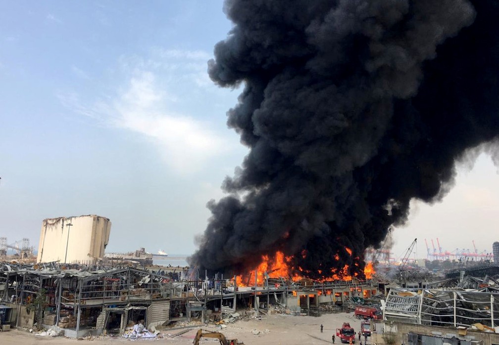 Incêndio atinge Porto de Beirute que sofreu grande explosão em agosto