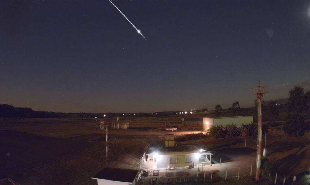 Meteoro cruza céu de cidades de Minas Gerais; veja vídeo