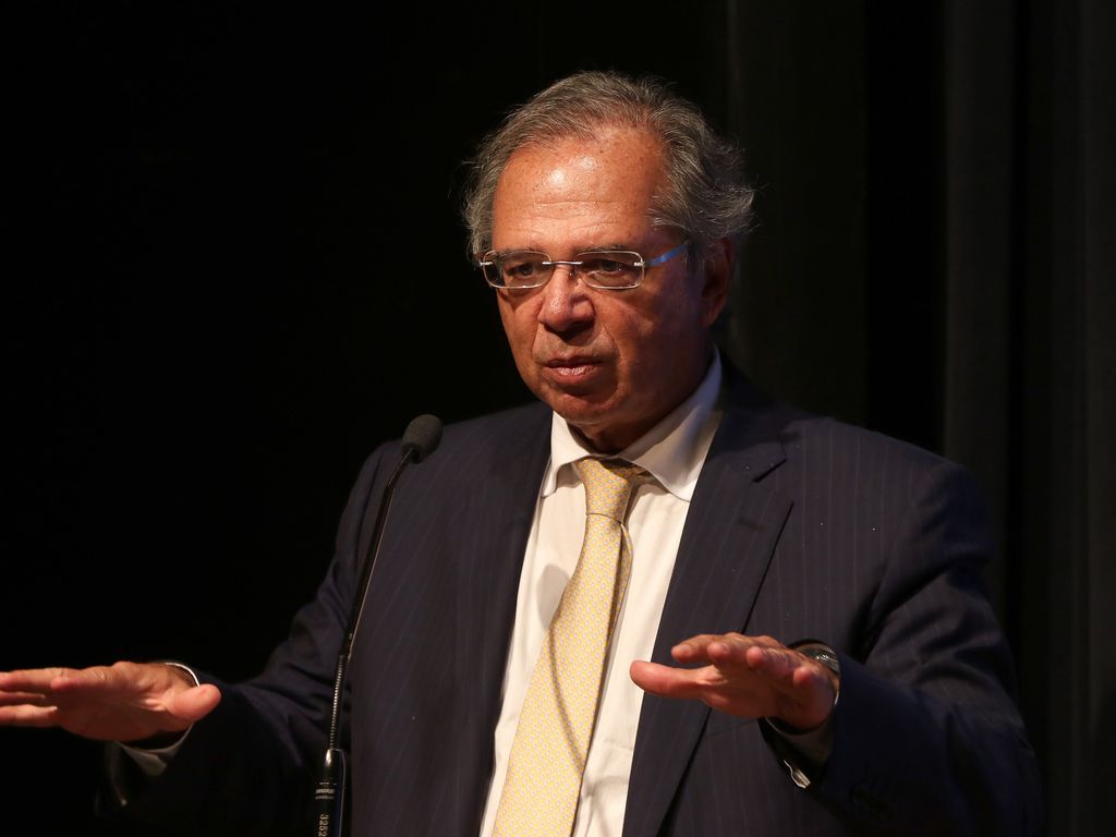 Novo auxílio emergencial poderá durar até quatro meses, diz Paulo Guedes