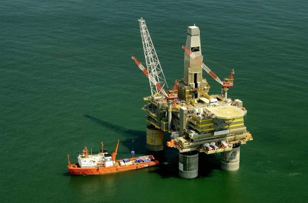 Pandemia derruba produção de petróleo em maio