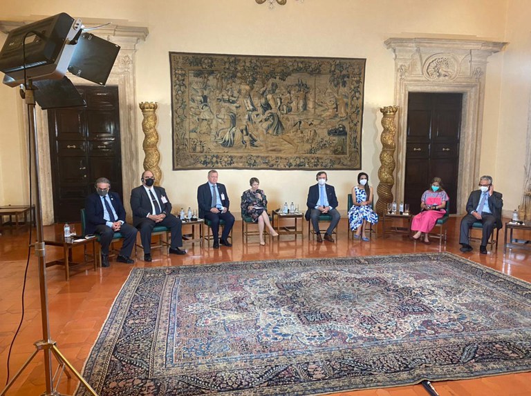 Ministra rebate narrativa de aquecimento global contra a agricultura, em Roma