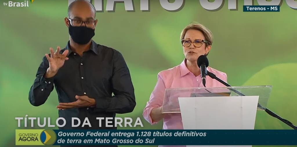 Governo entrega mais de mil títulos de terra em MS