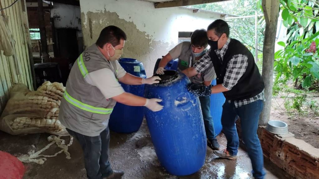 Triparia clandestina em SP é fechada com material impróprio para consumo