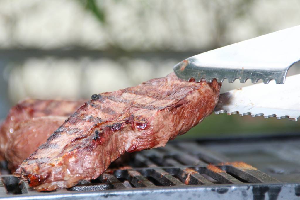 Consumo de carne bovina deve bater recorde em 2021 | Canal do Boi News 29/04/2021