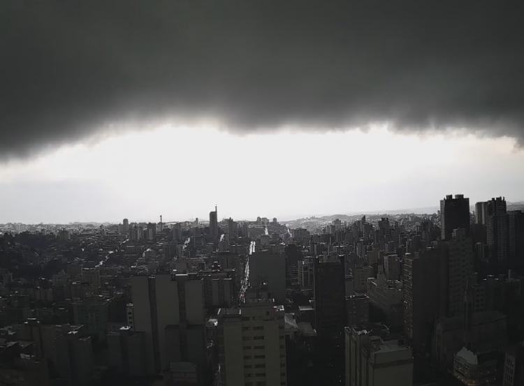 Semana termina com chuva no Centro-Sul do país