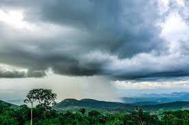 Mudança no tempo: chove forte em áreas do Brasil Central