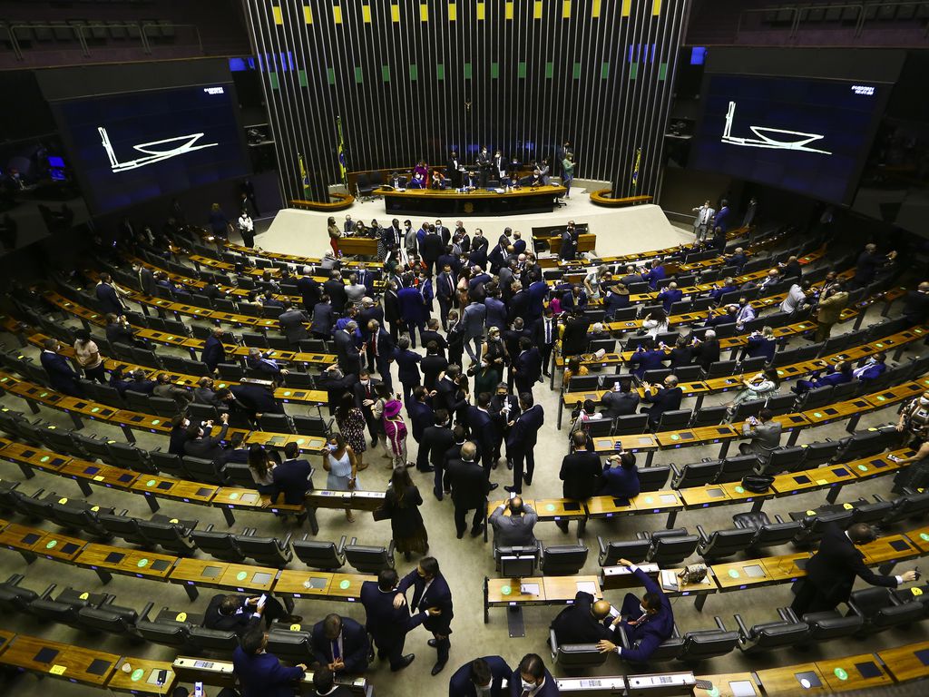 Câmara aprova MP que aumenta tributação de bancos